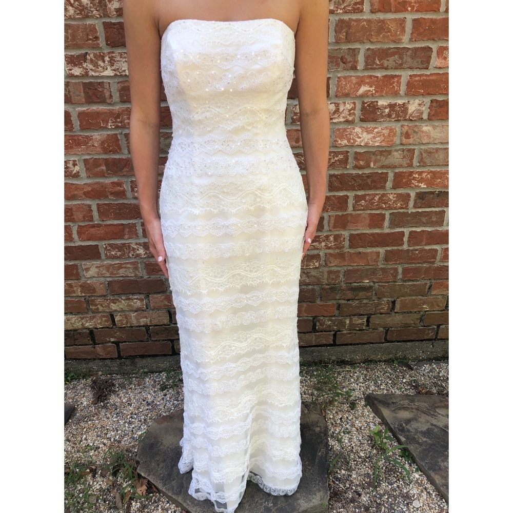 David’s Bridal White Gown